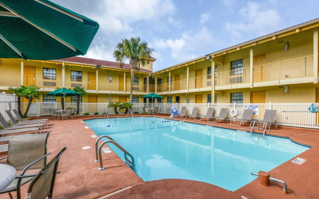 Quality Inn & Suites North Charleston - Ashley Phosphate