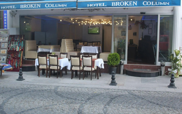 Hotel Broken Column