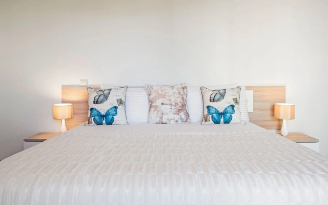 Rodamar I by An Island Apart