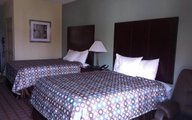 Pearsall Inn & Suites