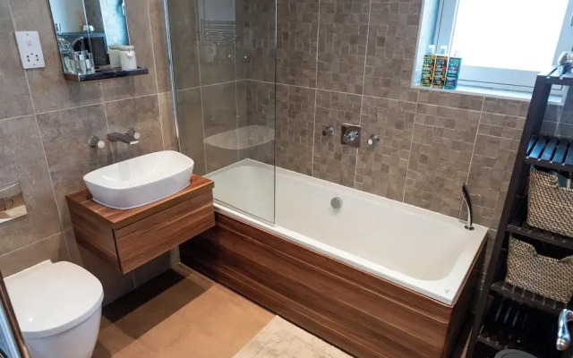3br-sleeps6-parking-garden-citycentre