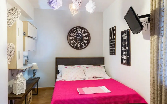 Dream Lux Flat with Great Outdoor Pool & Parking