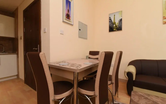 OYO 237 Home Capitol Tower Internet City