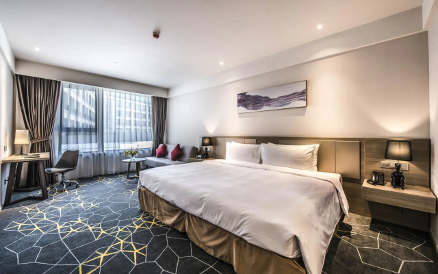 Q-Box Hotel Shanghai Sanjiagang