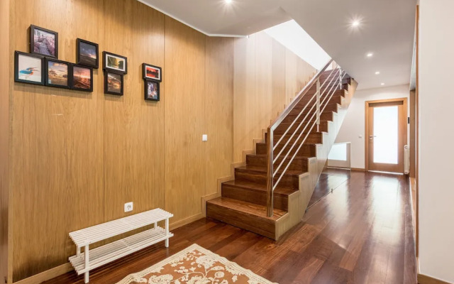 JOIVY Sleek House W/Balcony & 2 Terraces In Porto