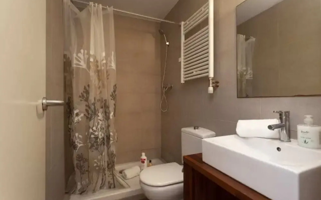 Centric 2 Bedroom Apartment With a Private Lovely Terrace