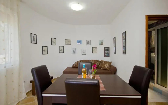 Apartments Dora