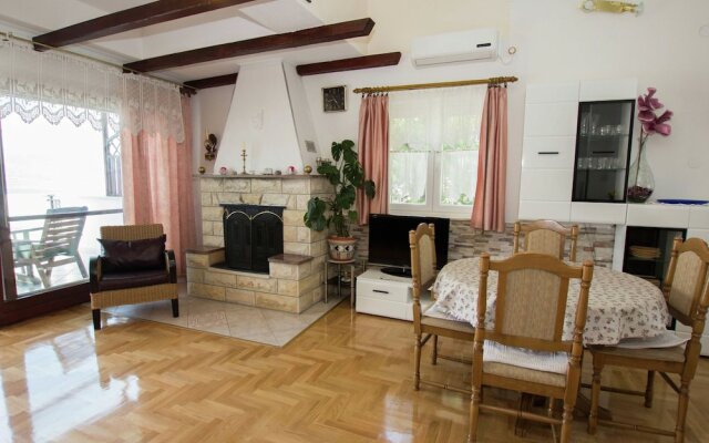 Top Floor Apartment with a Sea View Terrace, Minutes Away From the Sea