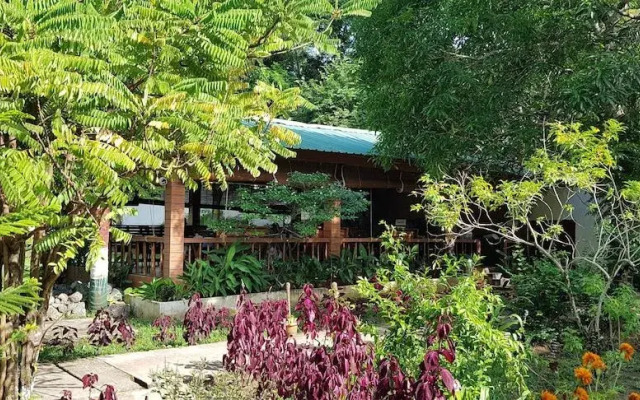 De Meadows Resort