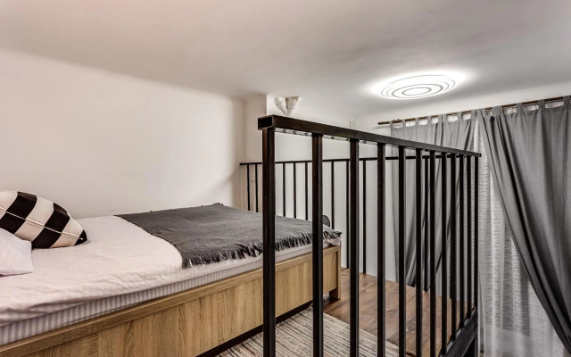 Valova 13, small studio