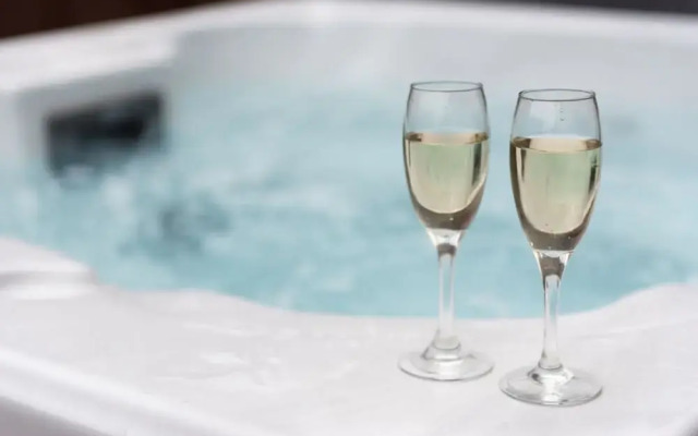 Bluebell Lodge 7 with Hot Tub