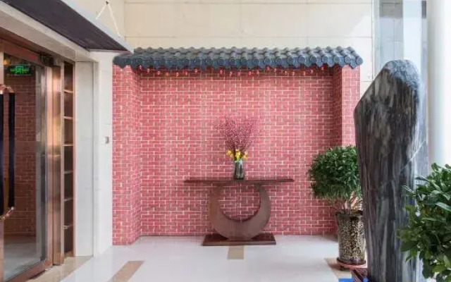 Chun Xue Four Seasons Hotel