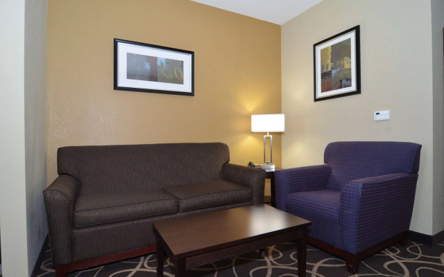 Best Western Plus Kenedy Inn