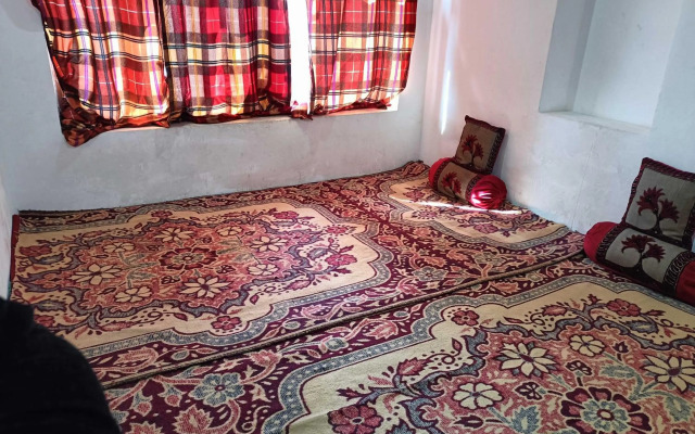 POP 92607 Rohi Homestay