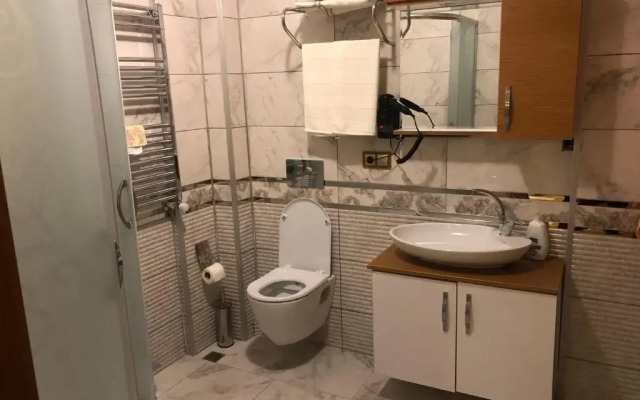 Moni̇ka Vi̇lla House