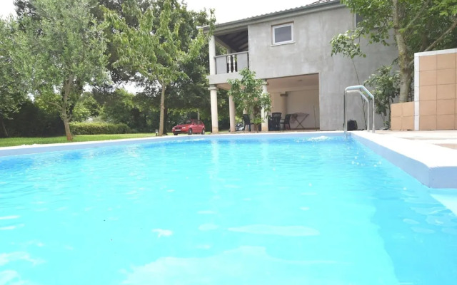 Modern Apartment in Banjole With Pool