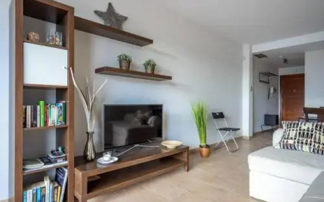 2BR poolfront family apartment WIFI and Near beach