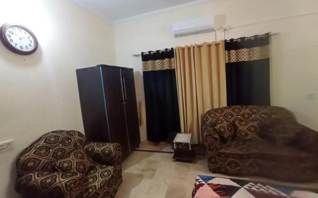 3 Bedrooms Luxury House at Prime Location
