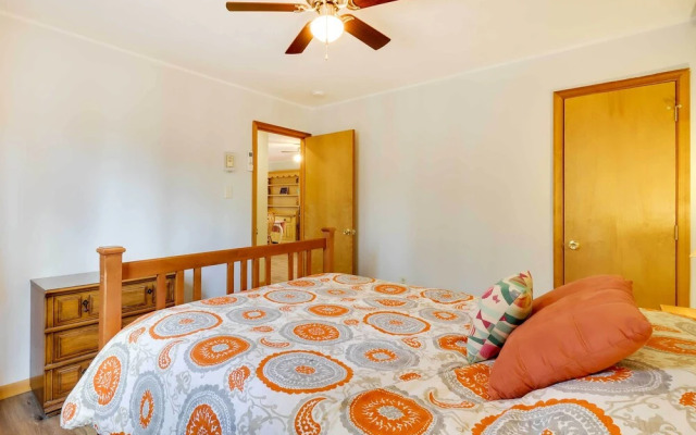 Spacious Pocono Lake House Near Skiing & Swimming!