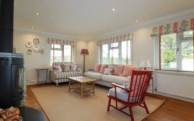 6 Trelawney Court