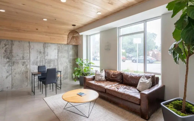 Flexhome Walker's Point 1BR Q2
