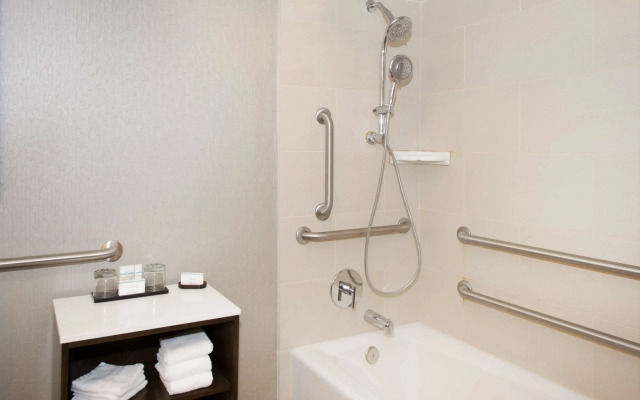 Embassy Suites by Hilton Portland Tigard