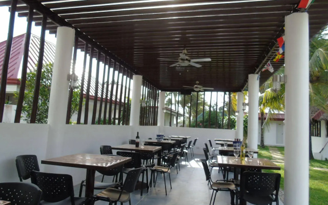Phaidon Beach Resort