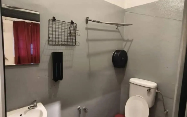 Red Inn Court - Hostel