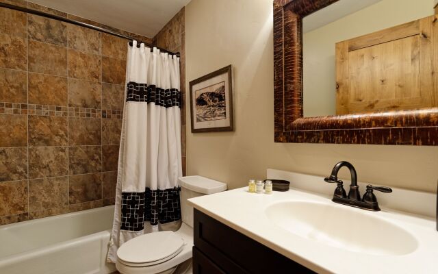 The Crestwood Condominiums