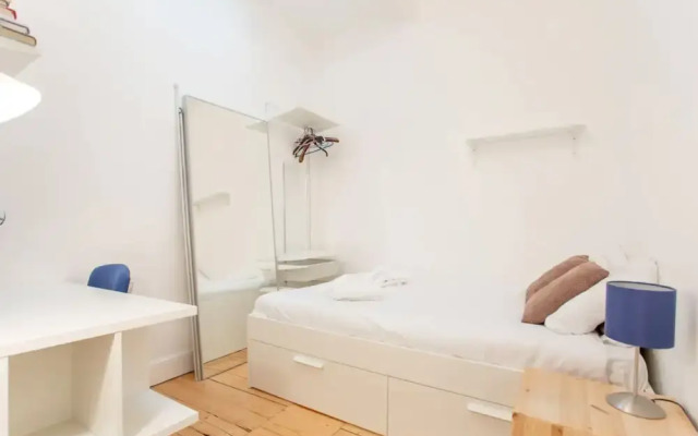 Spacious Traditional 3 Bedroom Flat in New Town
