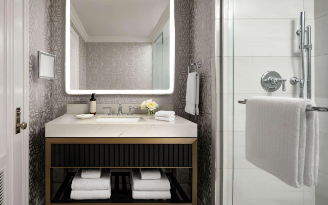 Fairmont Hotel Macdonald