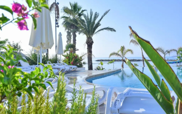 Lenios Beach Hotel
