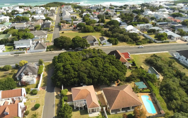Milkwood Lodge - Hermanus