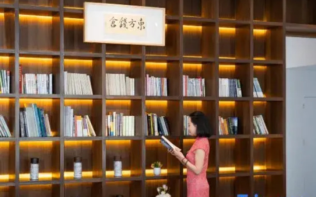 Blossom Manoir Lujiazui · Oriental Treasury