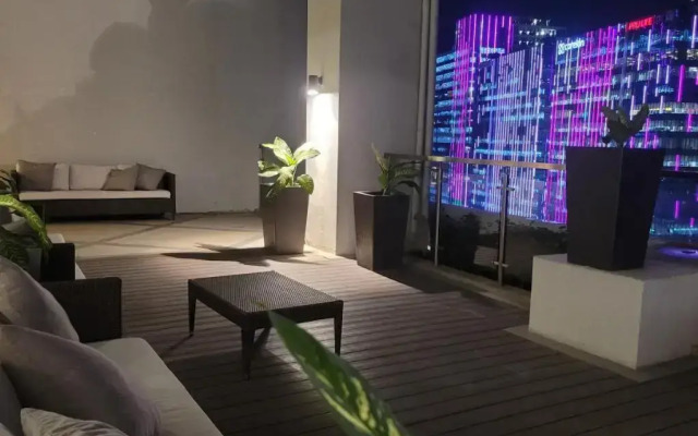 Staycations Up Above 13 at Bgc