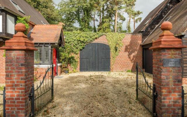 Beautiful English Villa With Hottub