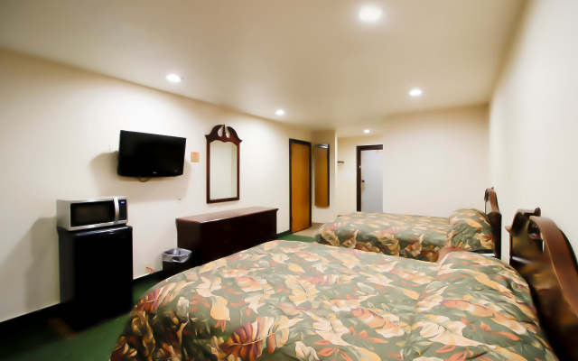 OYO Pinewood Inn & Suites Silsbee