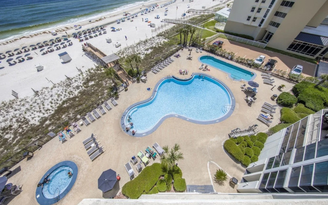 Palacio Condos by Hosteeva