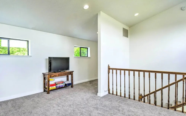 Stunning Hood Canal Getaway w/ Private Deck!