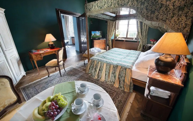 Chateau Loucen Garden Retreat