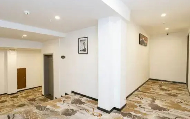Liuzhou Baodu Hotel (Xijiang Road Century High School)