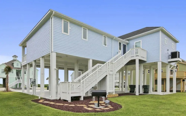 Salty Blue Mermaid by Ryson Vacation Rentals