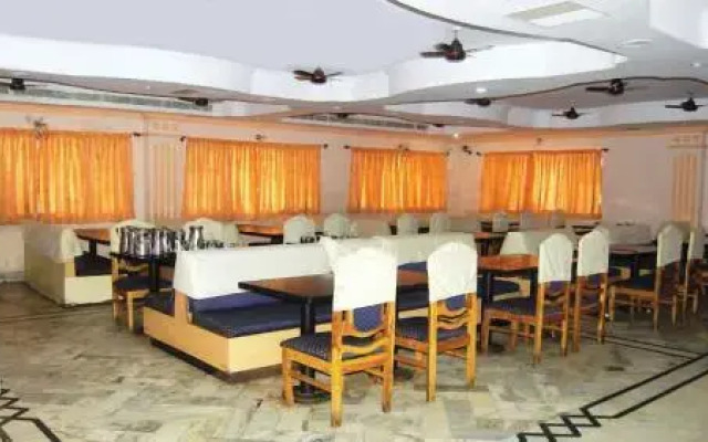 Hotel Mayura A/c