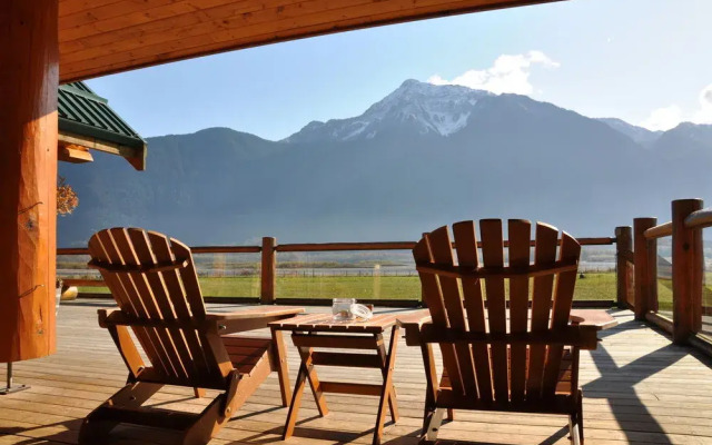 Fraser River Lodge