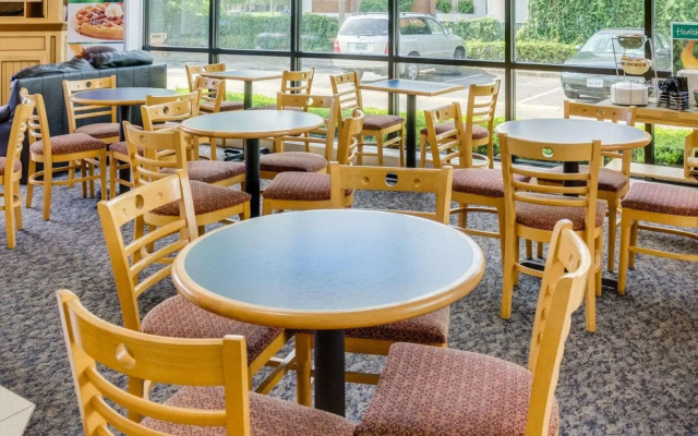 Econo Lodge Naval Station Norfolk
