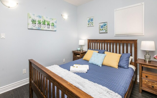 Newly Renovated - 2BR - Steps to Little Italy