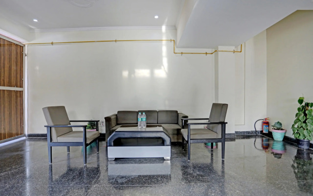OYO Townhouse 79643 Oyo Townhouse Hotel Merriment Near ISKCON Temple Noida