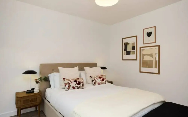 The Tottenham Hale Crib - Trendy 2bdr Flat With Balcony