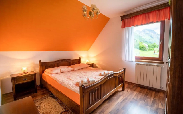 Holiday apartment Pika