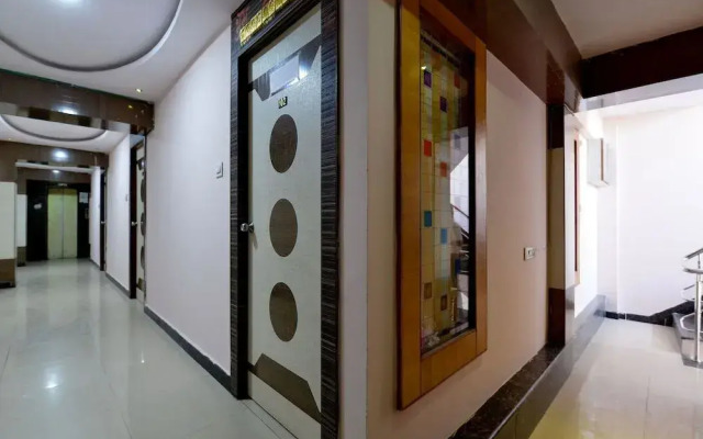 OYO 13346 Hotel A R Ganpati Plaza